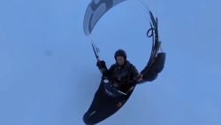 parapente.00_00_07_02.Still004.jpg