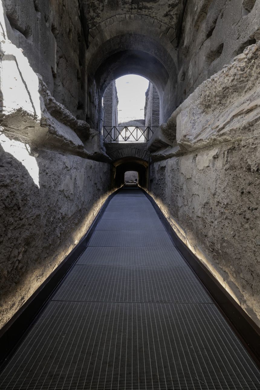 The passage takes its name from Emperor Commodus, the ruthless leader who governed from 177 to 192 CE and was nearly assassinated in the underground walkway.