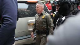 El comandante de la Patrulla Fronteriza Gregory Bovino llega al tribunal federal de Chicago el martes 28 de octubre.