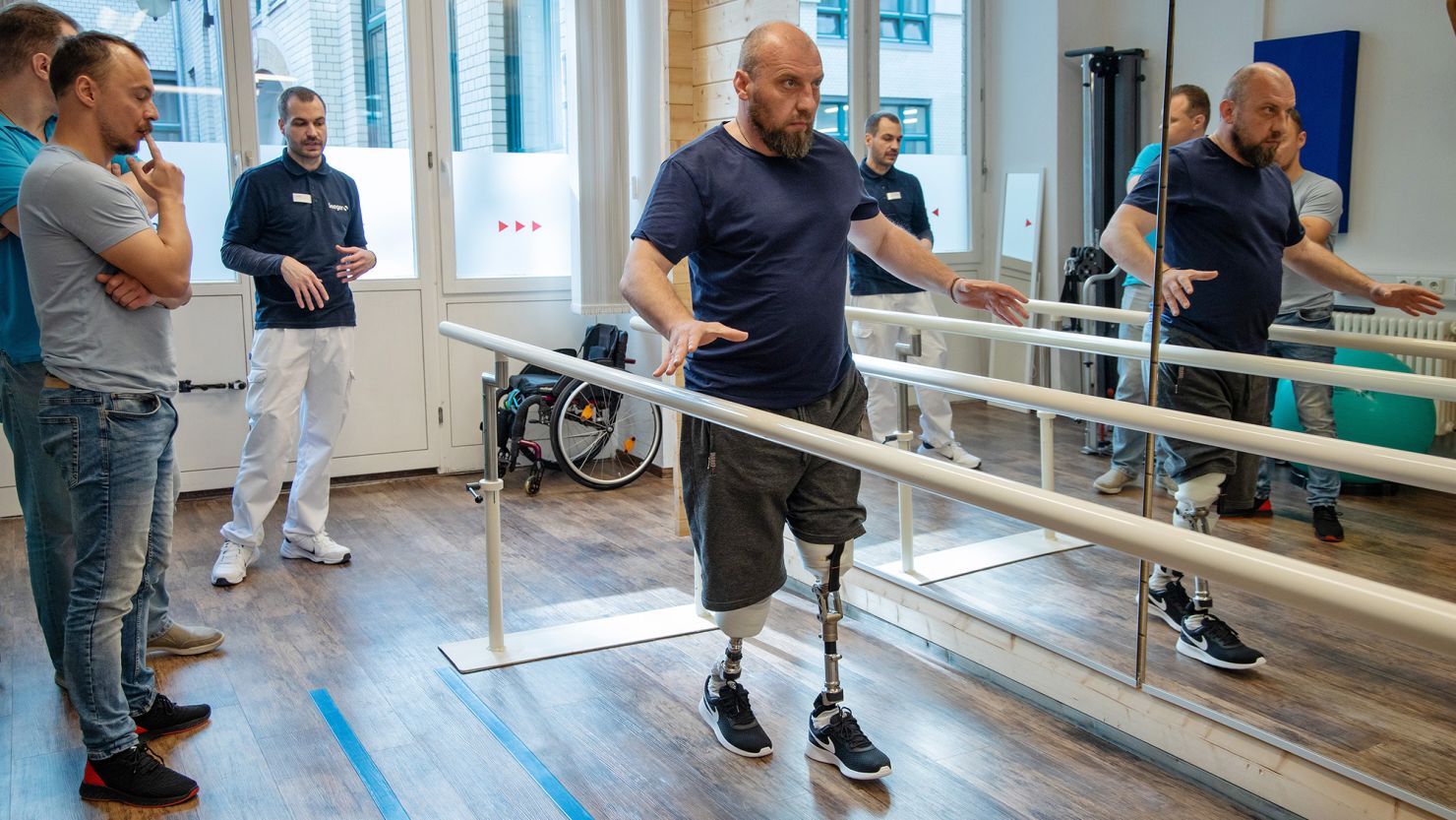 Pavlo Kushnirov is among the Ukrainian soldiers being brought to Berlin by an NGO for custom-made artificial limbs. Ukrainian orthopedic technicians are also being trained in making and fitting prostheses.