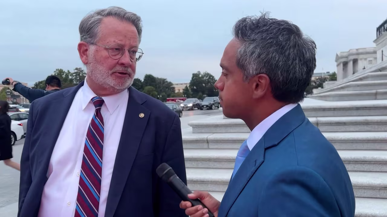 Sen. Gary Peters talks with CNN's Manu Raju on Tuesday.
