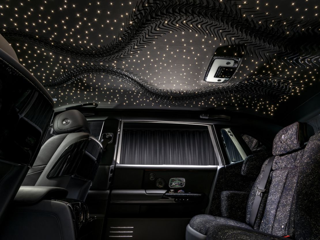 Phantom Syntopia has a special Weaving Water design in its Starlight Headliner.