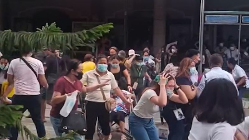 Videos show panic in Philippines following massive quake