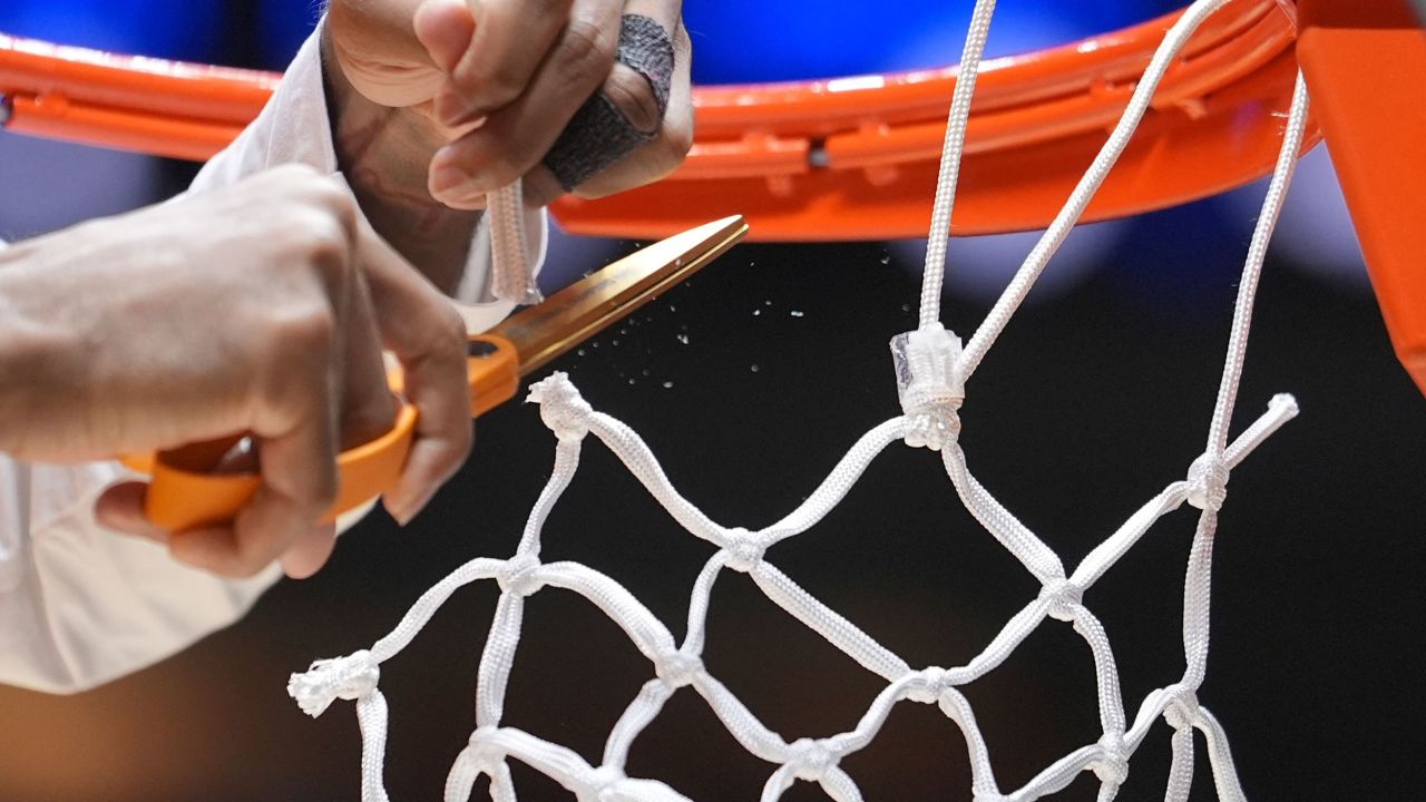 Houston's Mylik Wilson cuts down the net after defeating Tennessee in the Elite Eight round of the NCAA college basketball tournament Sunday, March 30, 2025, in Indianapolis. (AP Photo/Michael Conroy)