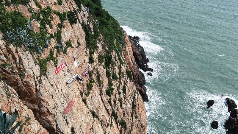 Cliffside café in China serves death-defying $56 coffee with a view of Taiwan