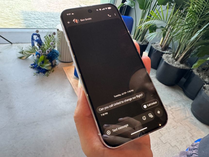 Google Pixel 10 Magic Cue in action.