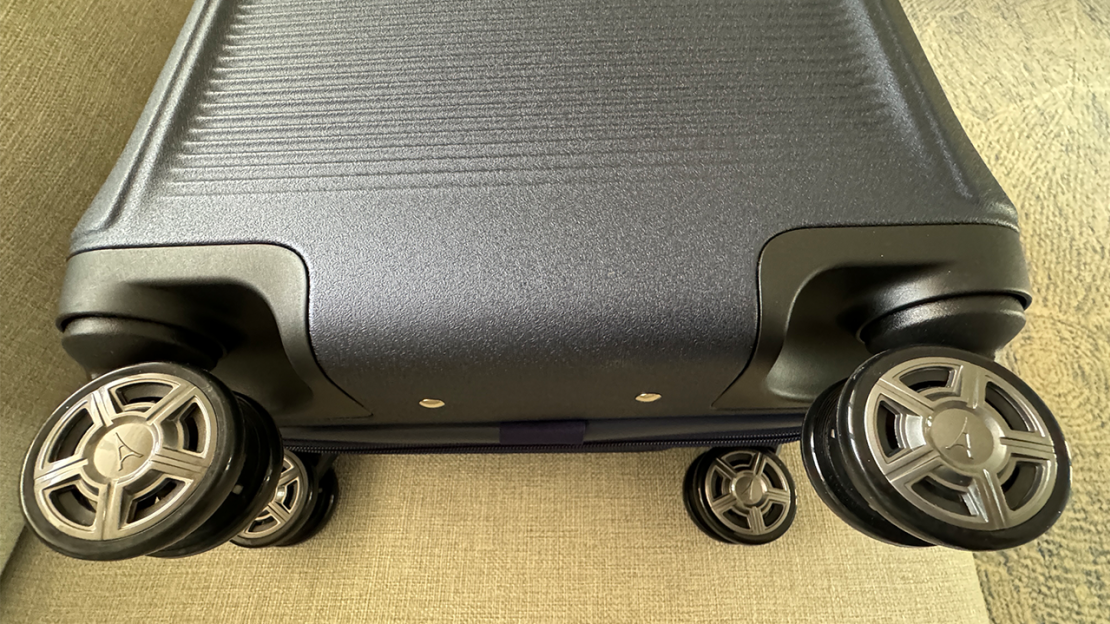 Platinum? Elite Carry-On Hardside Spinner wheels