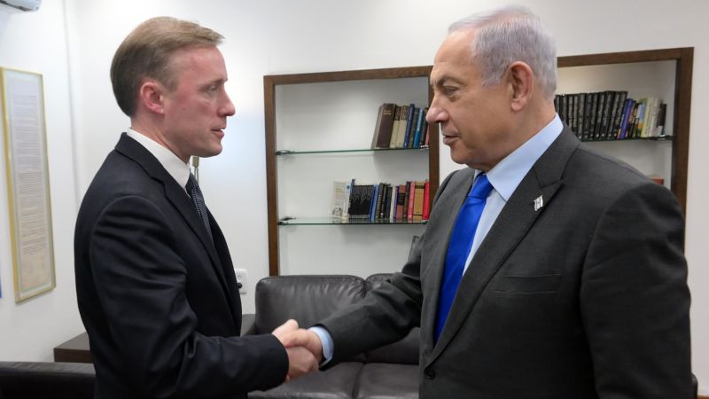 Байдън призовава израелците да защитават живота на цивилните, докато съветникът по националната сигурност се среща с Нетаняху на фона на развиващия се разрив