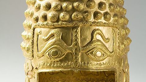 A gold Coțofenești helmet from around 450 BC was stolen from Drents Museum in Assen.