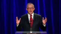 El primer ministro de Australia, Anthony Albanese, habla después de ganar un segundo mandato como primer ministro en Sídney, el sábado 3 de mayo de 2025