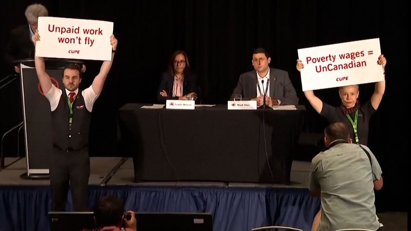 Union members disrupt Air Canada press briefing with protest