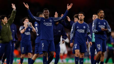 Nuno Mendes, del PSG, celebra después del partido contra el Arsenal este martes.
