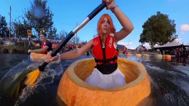 Belgium’s Pumpkin Regatta: Watch paddlers race in giant hollowed-out ...