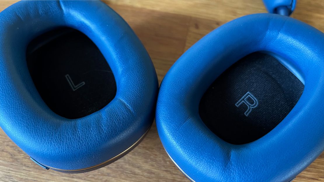 Bowers & Wilkins PX7s2 earcups detail
