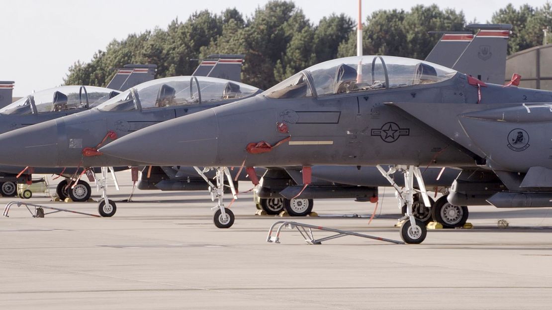 F-15 na estação Lakenheath da Royal Air Force em Suffolk, Inglaterra, em 11 de novembro.