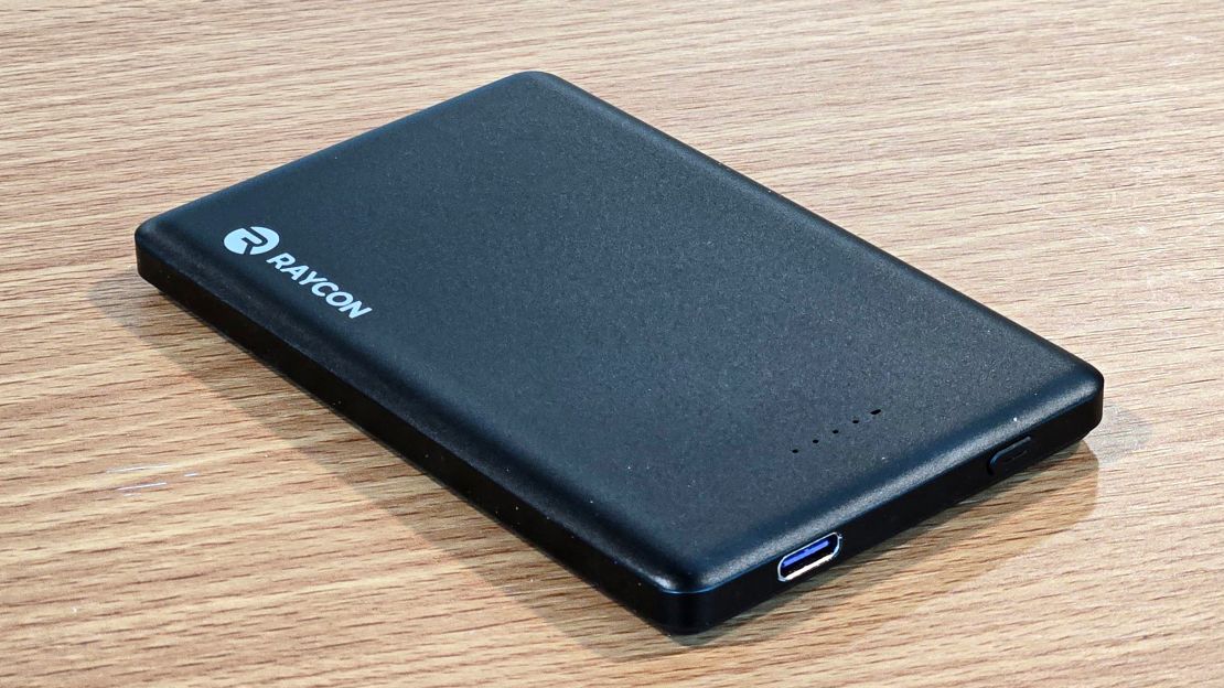 raycom-magic-power-bank-slim-01.jpg