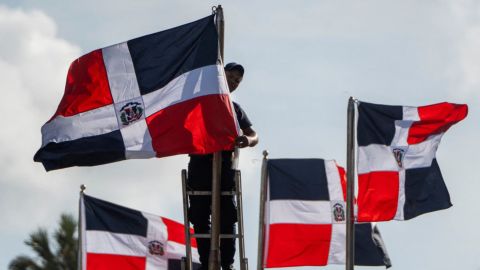 Imagen ilustrativa de banderas de República Dominicana.
