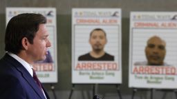 Ron DeSantis en su conferencia de prensa el 1 de mayo.