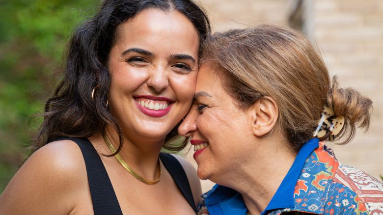 Roya-y-Gita-1-crop.jpg