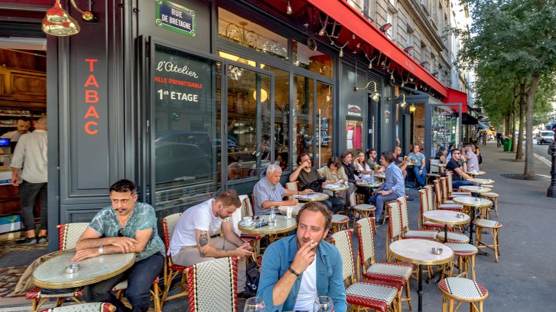 Разположена на известната улица Rue Bretagne – известна като една