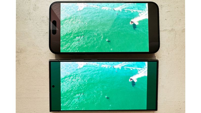 s24-ultra-vs-iphone-15-pro-display-gta6-water.jpg