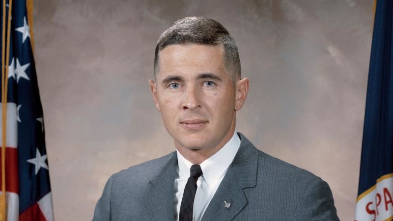 Уилям Андерс астронавт на НАСА който беше част от екипажа