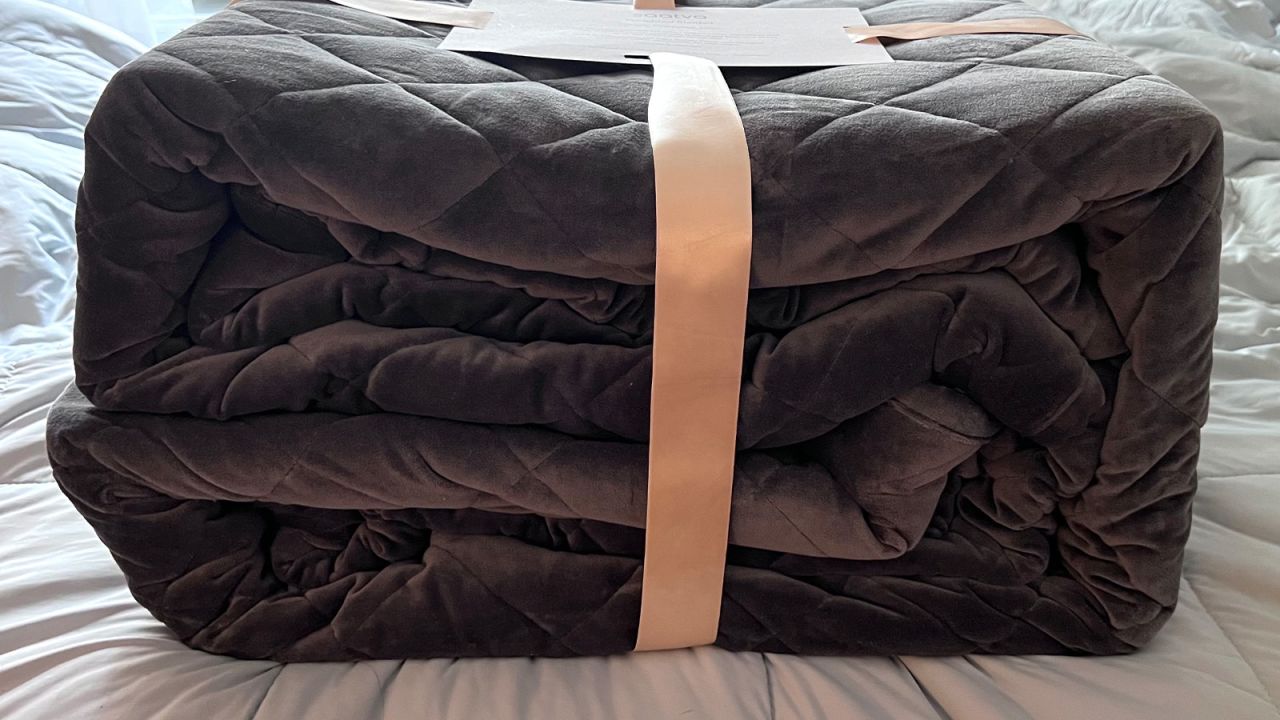 Saatva Weighted Blanket review CNN Underscored