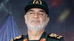El que fue jefe del Cuerpo de la Guardia Revolucionaria Islámica de Irán, Hossein Salami, asiste a un desfile militar en Teherán, el 17 de abril de 2024.