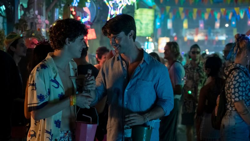 Бележка на редактора Тази история обобщава сюжета от Белият лотос