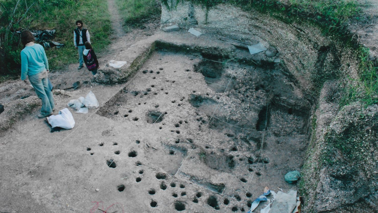 Com o objetivo de rastrear as origens da sífilis, os pesquisadores usaram técnicas de paleopatologia para estudar ossos humanos antigos no sítio Jabuticabeira II, no estado de Santa Catarina.