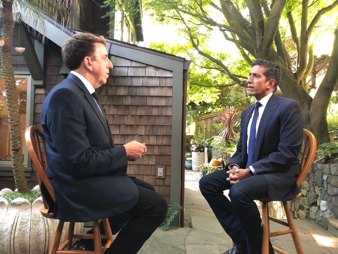Dr. Dean Ornish speaks to CNN Chief Medical Correspondent Dr. Sanjay Gupta in the documentary <em>“</em>The Last Alzheimer’s Patient,” streaming June 18 on MAX.