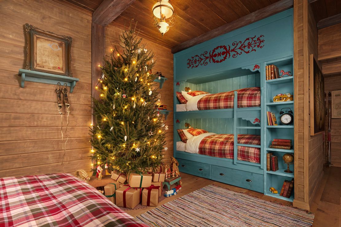 The stay in Santa's cabin will let one lucky family live like elves this Christmas season.