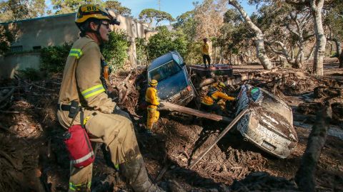 Rescue workers scour through cars after a mudslide in Montecito, California, U.S. January 12, 2018.  REUTERS/ Kyle Grillot