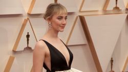 Saoirse Ronan arrival Oscars.jpg