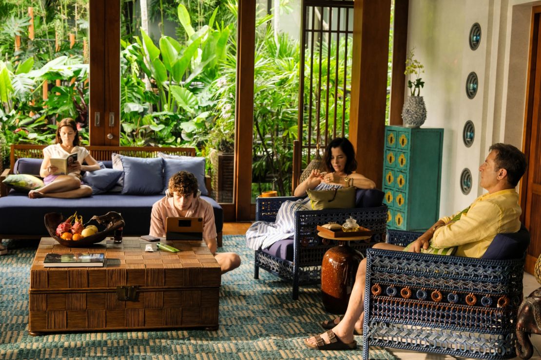 (from left) Sarah Catherine Hook, Sam Nivola, Parker Posey and Jason Isaacs in