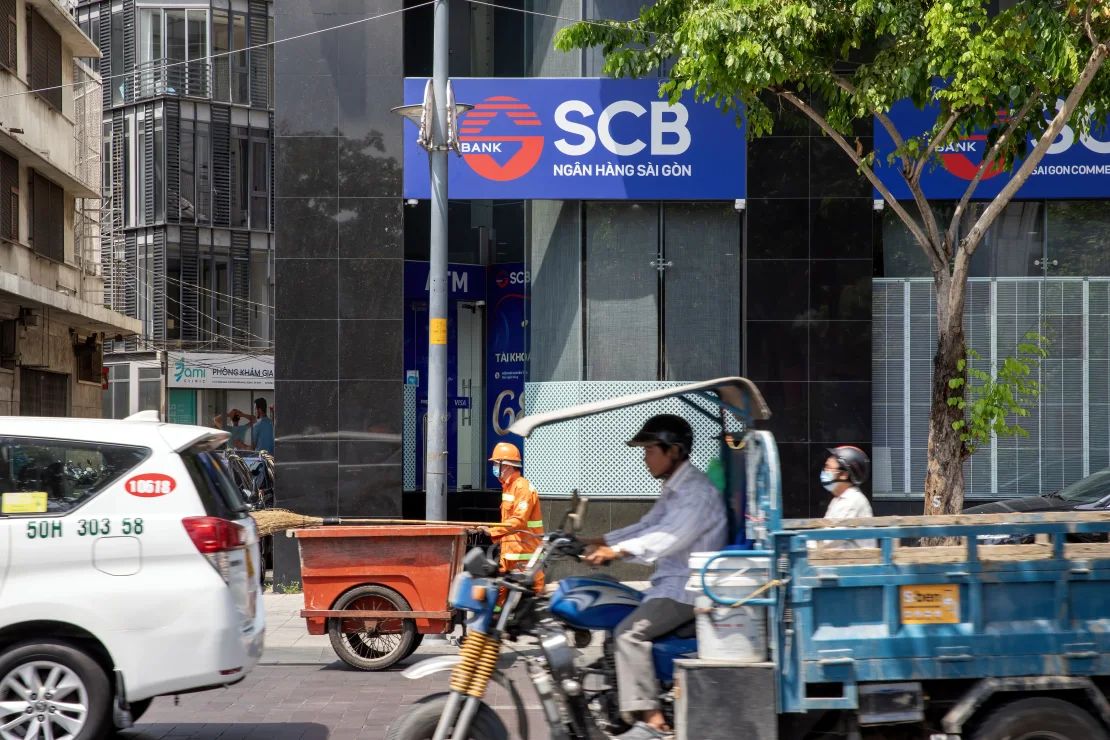 El arresto de Lan en octubre de 2022 desencadenó una corrida de una semana en Saigon Commercial Bank (SCB), entonces el quinto mayor prestamista del país.