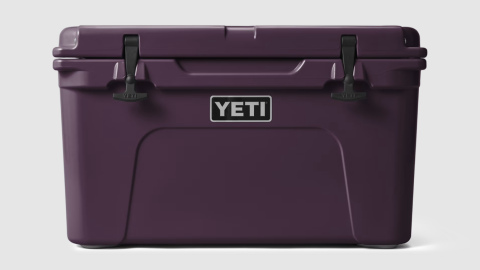 Tundra 45 Yeti . hard cooler