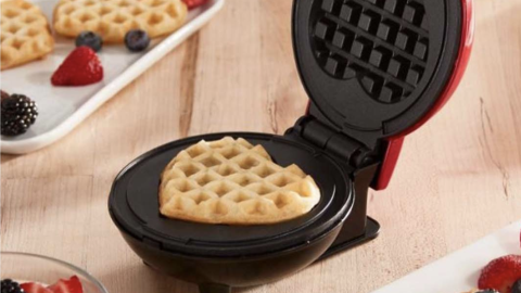 Dash Mini Waffle Maker Heart