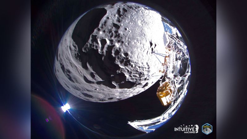 Il lander lunare Odysseus è atterrato lateralmente sulla superficie lunare dopo uno storico atterraggio