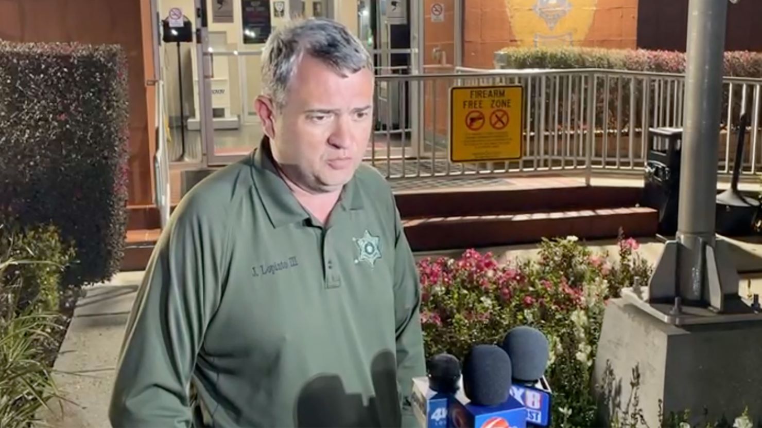 Louisiana authorities search for inmate who peppersprayed deputy