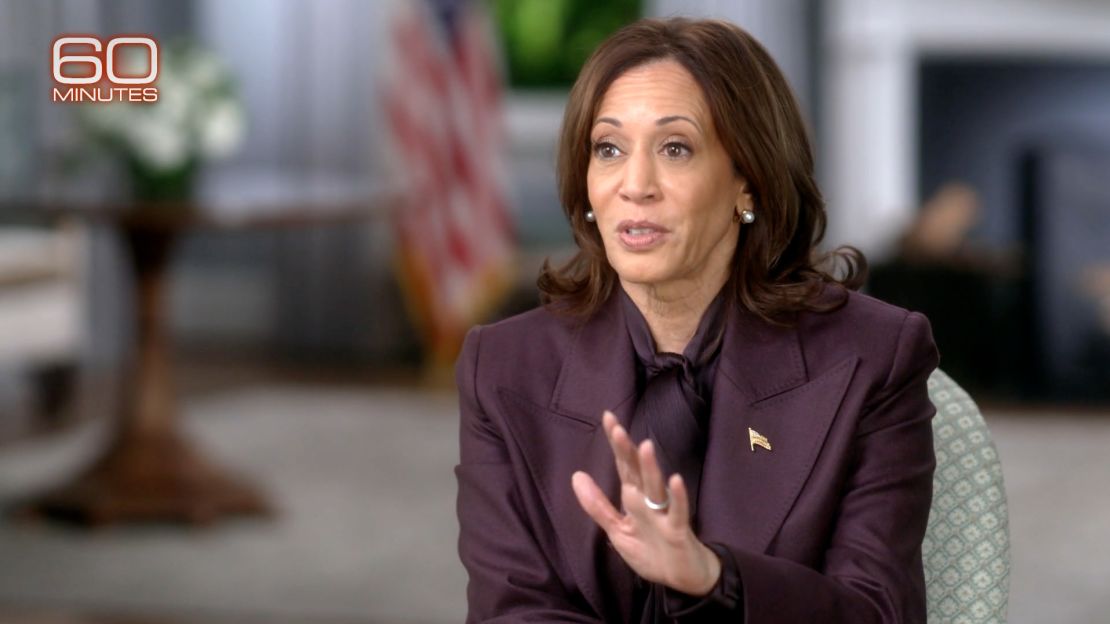 Wakil Presiden Kamala Harris mengenakan kemeja bermotif pita warna plum untuk berbicara dengan koresponden 60 menit, Bill Whitaker.