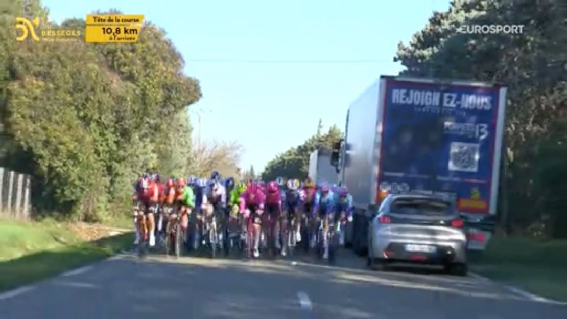 The peloton was forced to ride past cars and trucks during the Étoile de Bessèges.