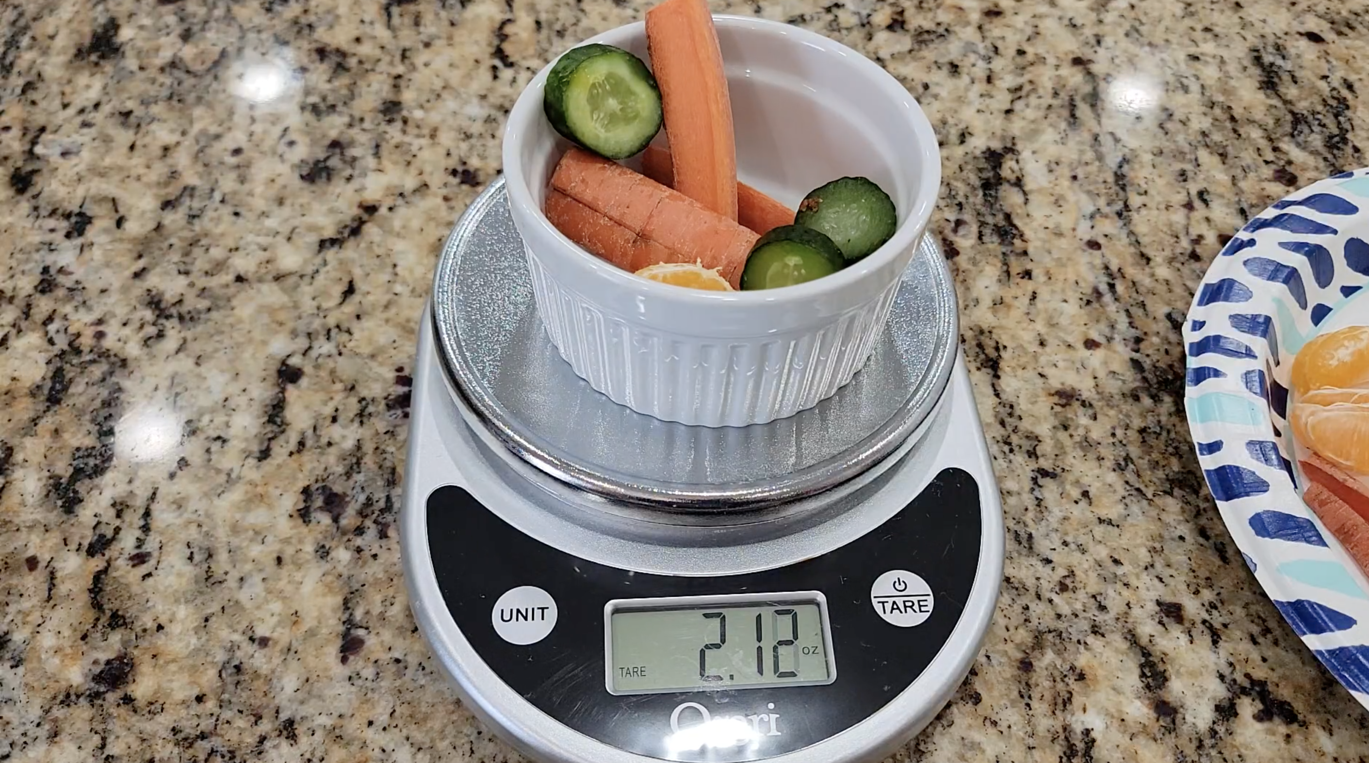 Food scale vs measuring cup for weighing food