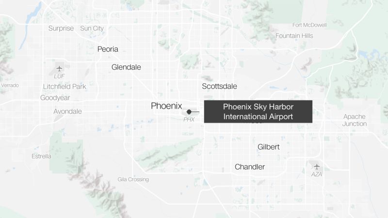 Read more about the article FAA is investigating a midair near-collision between two planes near the Phoenix airport – CNN