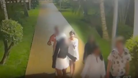 Sudiksha Konanki en una captura de pantalla de un video de vigilancia de un hotel el día que desapareció el 6 de marzo.