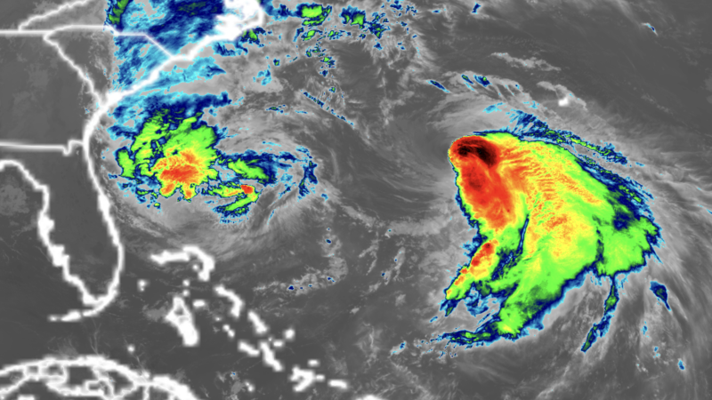 Imelda strengthens as US coast feels impacts. Bermuda prepares for twin storms