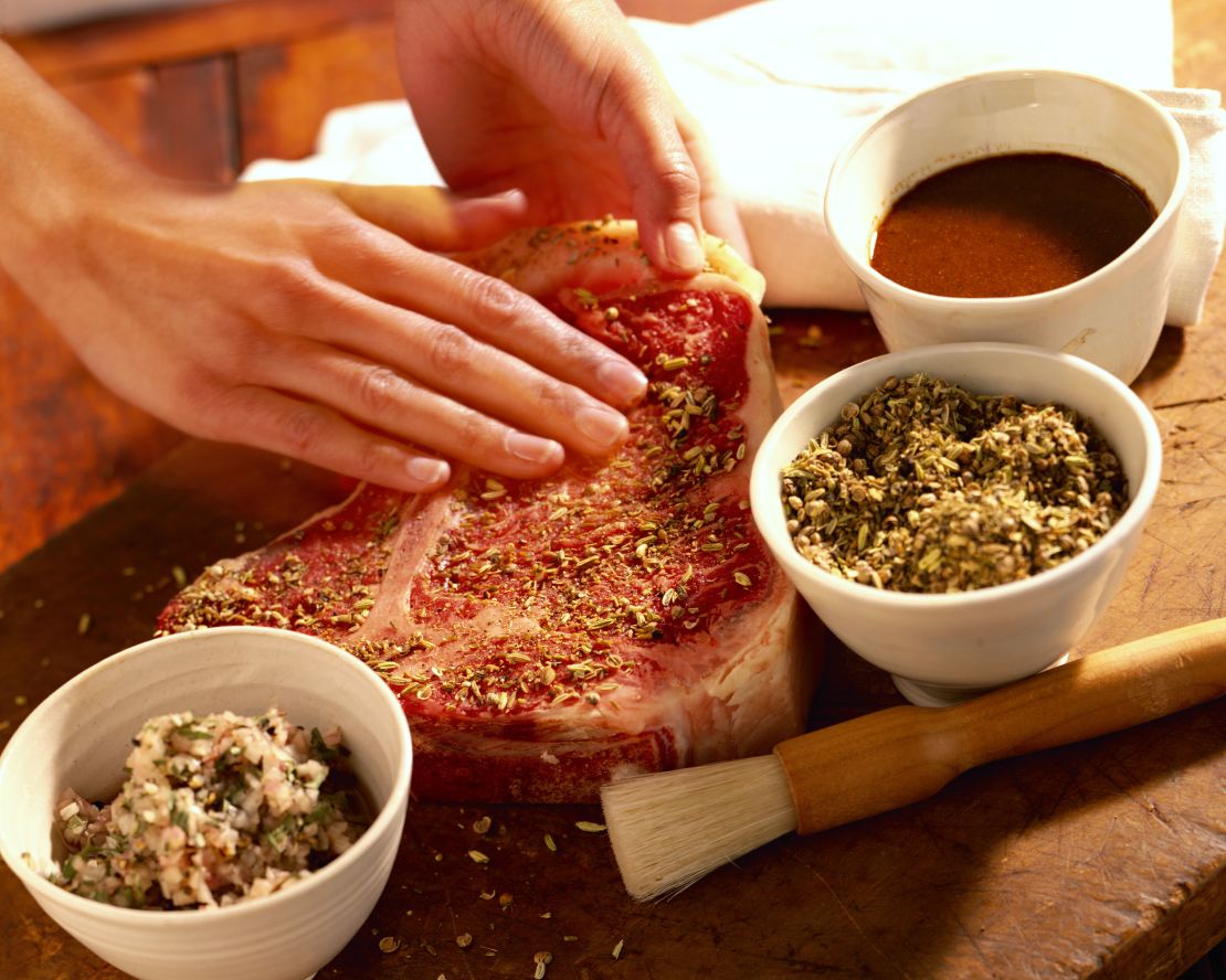 seasoning-steak-cutting-board-spice-mix.jpg