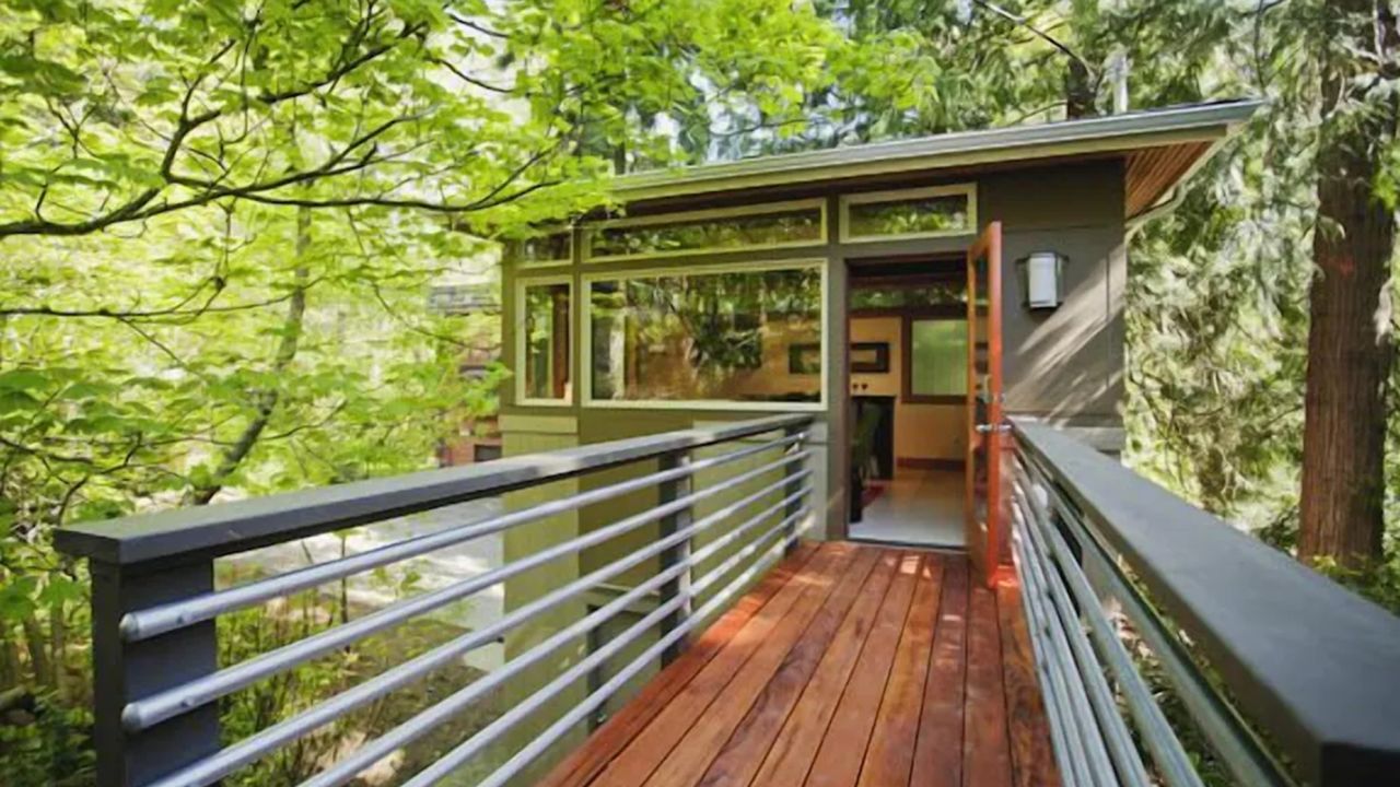 seattle urban tree house vrbo cnnu.jpg