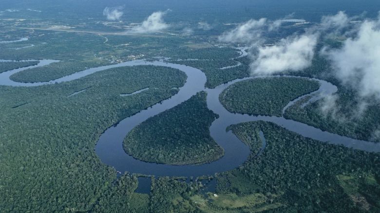Una vista de la selva amazónica cerca de Iquitos, Perú