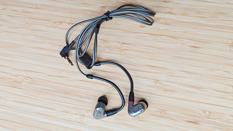 Best wired discount earphones under 20